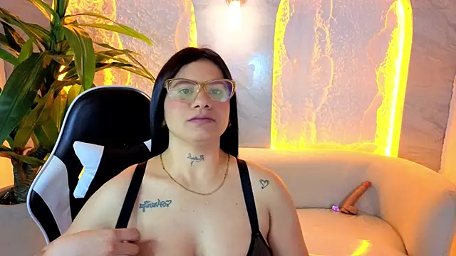 ashelyy tp online show from March 4, 1:06 pm