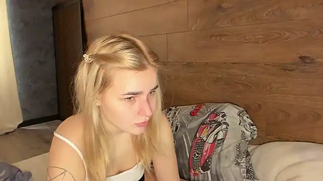 AmmyLuu online show from April 10, 11:26 am