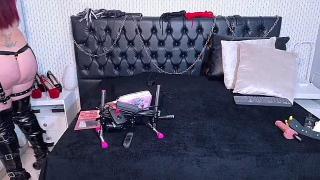 Snapshot of MollyRubio chatting on July 17, 1:40 pm MollyRubio online show from July 17, 1:40 pm