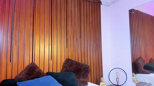 Snapshot of Laila-Miller chatting on March 2, 7:15 am Laila-Miller online show from March 2, 7:15 am