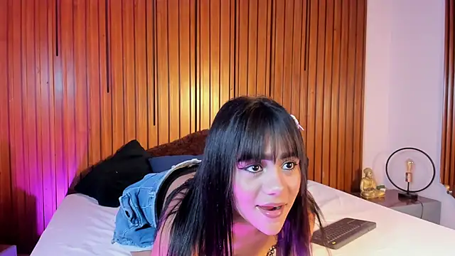 Snapshot of Laila-Miller chatting on March 7, 3:25 am Laila-Miller online show from March 7, 3:25 am