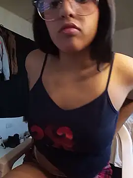 MiaRoselle online show from March 7, 2:03 pm