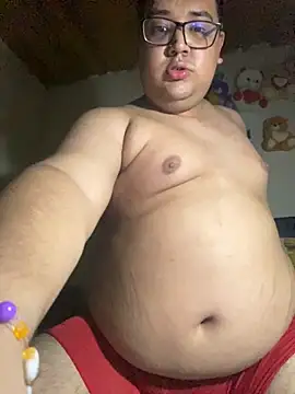 Snapshot of Estiv_05 chatting on March 17, 4:06 am Estiv 05 online show from March 17, 4:06 am