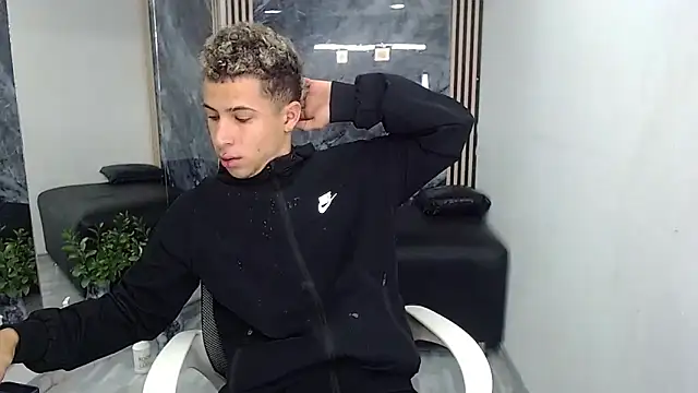 Hollmanhot online show from April 17, 11:35 am