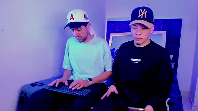 alex and christhoper online show from March 28, 6:46 am