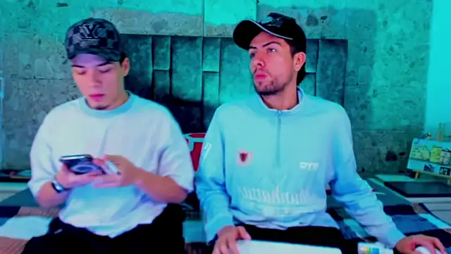 alex and christhoper online show from April 29, 5:55 am