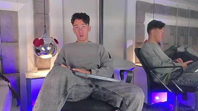 Austin Reedss online show from April 9, 2:00 pm