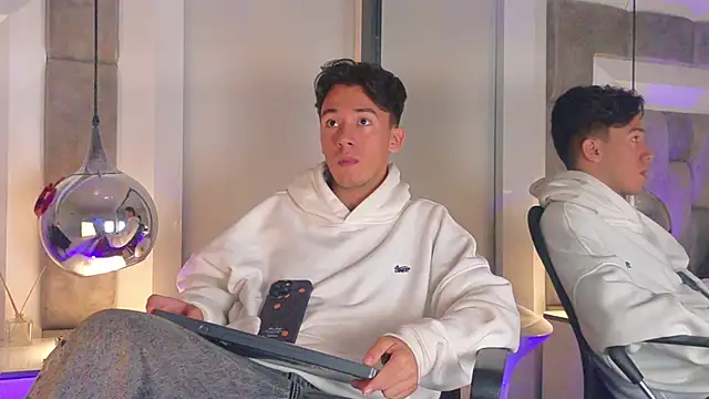 Austin Reedss online show from April 17, 12:30 pm