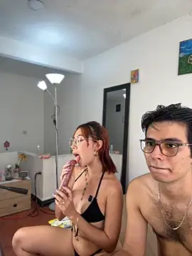 Snapshot of Mia-Valeria- chatting on May 9, 10:15 pm Mia-Valeria- online show from May 9, 10:15 pm