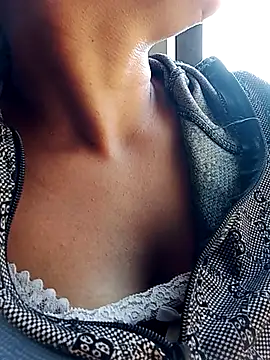 mami-rubi online show from April 12, 9:03 am