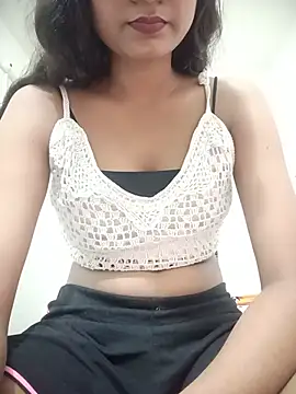 Snapshot of Heena_shrma chatting on July 6, 3:14 pm Heena shrma online show from July 6, 3:14 pm