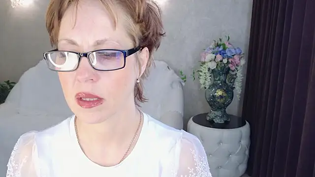 LioraWeiss online show from March 5, 6:42 am