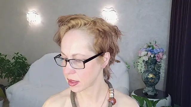 LioraWeiss online show from March 8, 6:50 am