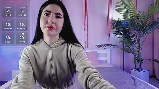 EmilyRamsey online show from April 7, 4:07 pm