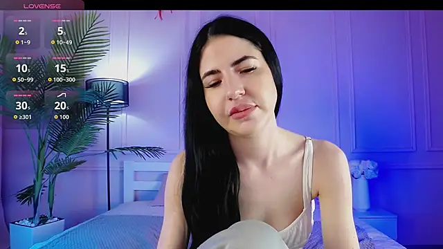 EmilyRamsey online show from April 15, 8:20 pm