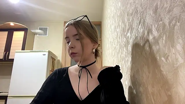 HillaryZelek online show from February 28, 4:08 pm