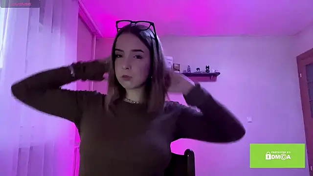 HillaryZelek online show from March 6, 4:14 pm