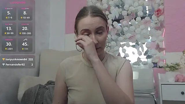 EmberLuna  online show from June 5, 6:20 am