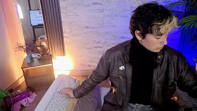 RedHood 1 online show from March 12, 4:18 am