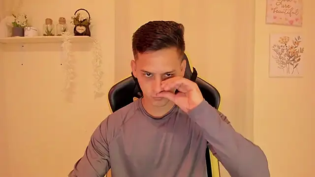 sexy andres01 online show from April 20, 1:14 pm