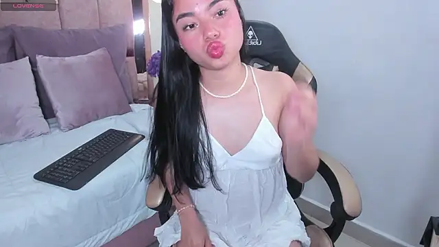 shelseanova online show from February 25, 1:43 pm