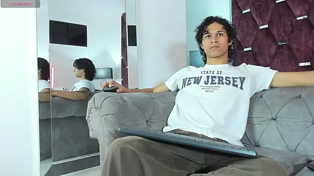 TonyBenedetti online show from March 15, 8:26 pm