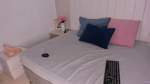Snapshot of sophia_walkett_ chatting on June 27, 2:44 pm sophia walkett online show from June 27, 2:44 pm