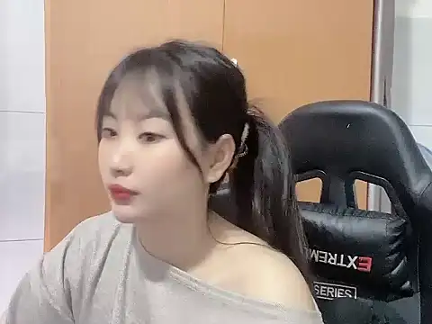 Sunny2868 online show from March 13, 5:58 am