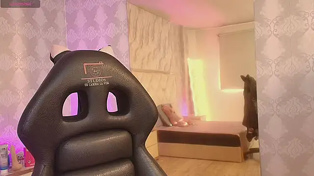 Cloee tay1 online show from April 22, 11:34 am