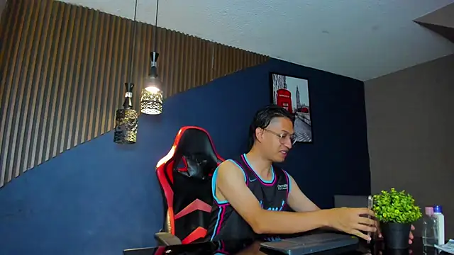 Snapshot of EriickFerrer chatting on March 7, 2:08 am EriickFerrer online show from March 7, 2:08 am