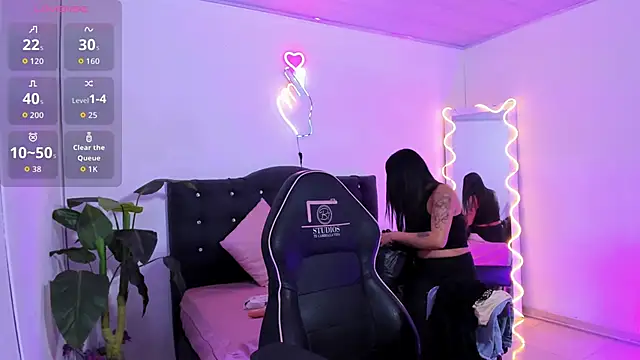 LINDSAY TAY online show from April 22, 3:31 am