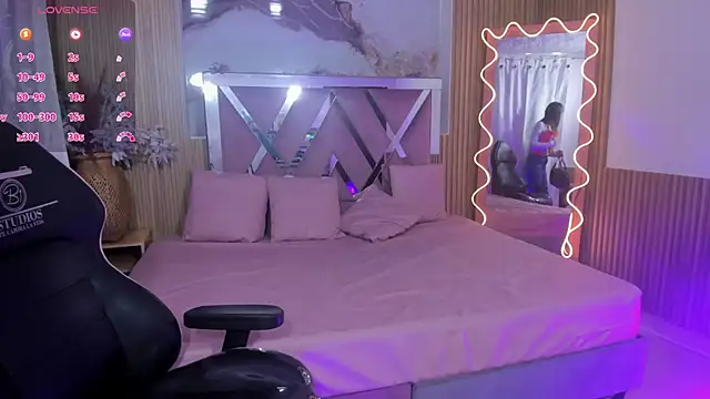 LINDSAY TAY online show from June 5, 3:35 am
