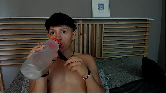 clark ken01 online show from April 22, 9:16 pm