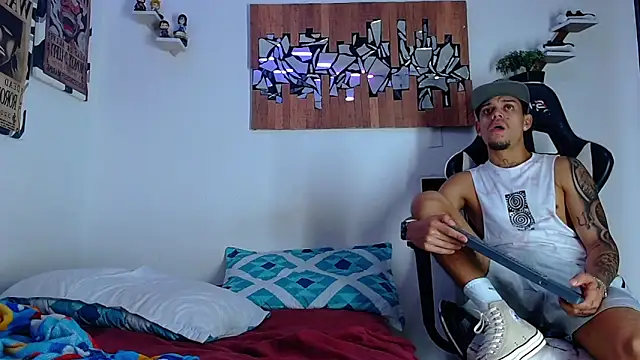 AdamsDvi online show from April 22, 12:13 am