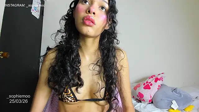 Sophiemoo  online show from March 26, 1:38 pm