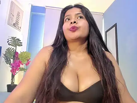 chloecorall online show from March 3, 3:40 pm