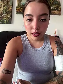 sarah and taylor online show from March 20, 5:40 pm