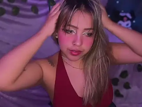 Moon Velvet  online show from February 25, 7:12 pm