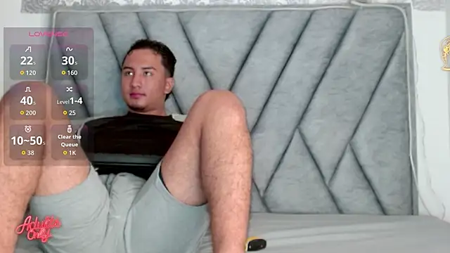 oliver   saint online show from April 22, 12:46 am