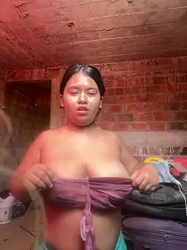 Snapshot of emi_li82 chatting on May 4, 5:42 pm emi li82 online show from May 4, 5:42 pm