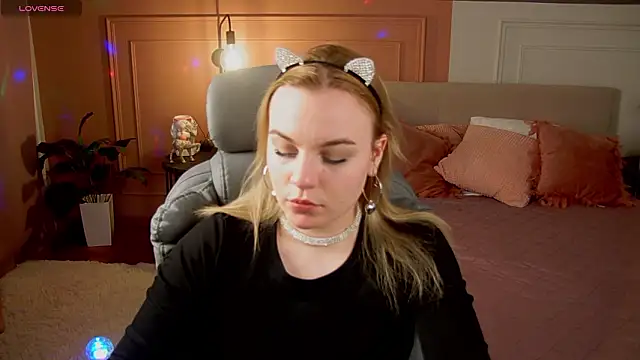 Glow Margo online show from March 22, 1:09 am