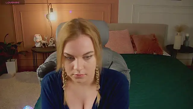 Glow Margo online show from March 28, 1:05 am