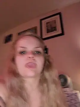 Snapshot of DaddysLakieBaby chatting on June 11, 1:20 pm DaddysLakieBaby online show from June 11, 1:20 pm