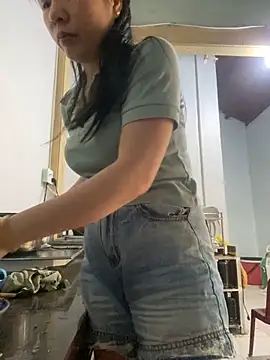 Ivy Trix2 online show from April 23, 3:41 am