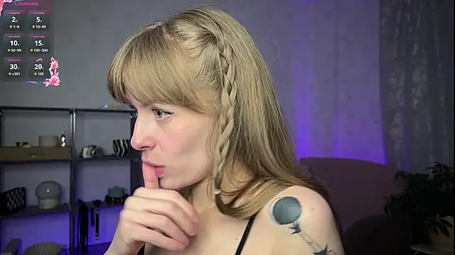 RosaMoore online show from April 24, 2:52 pm