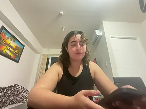 yassiestar online show from March 13, 6:25 pm