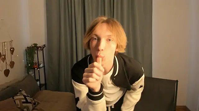 SilverFeral online show from March 3, 5:13 am