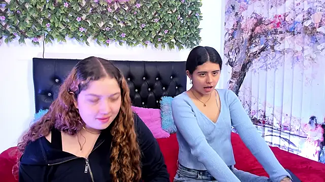 Snapshot of valeria_and_zoe chatting on May 19, 2:12 pm valeria and zoe online show from May 19, 2:12 pm