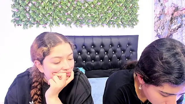 Snapshot of valeria_and_zoe chatting on May 26, 2:24 pm valeria and zoe online show from May 26, 2:24 pm