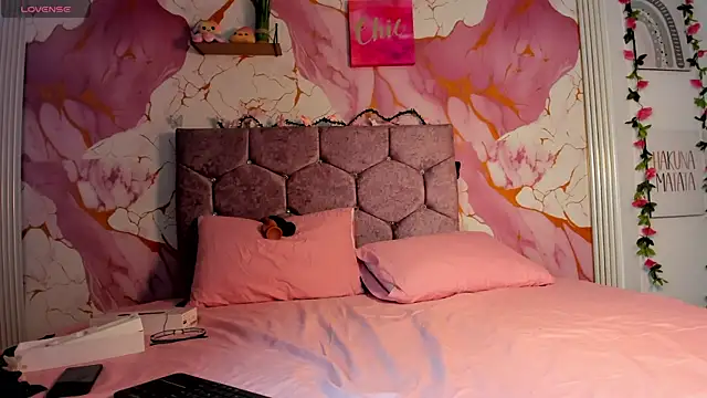 Miis Beella online show from April 18, 1:48 pm